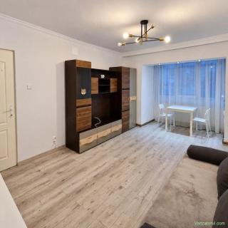 Renovat complet. Aproape de Spitalul Judetean. Mobilat si utilat.