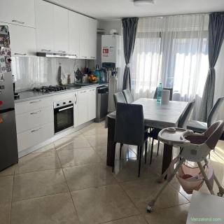 Vând apartament 3 camere