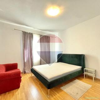 Apartament cu 2 camere, decomandat, zona Tractorul