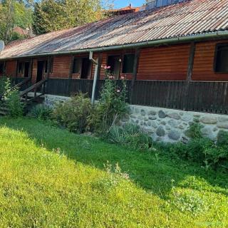 Pensiune 8 cam cu 4 paturi teren 1350 mp