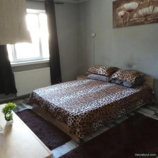 Inchiriez garsoniera cu 1 camera Spitalul Judetean