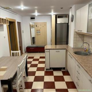 Proprietar - inchiriez apartament cu 3 camere, decomandat, etaj 1- Calea Girocului