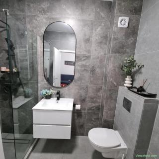 Garsoniera spatioasa, bucatarie separata, etaj 1 din 5, bloc cu lift, Metrou Berceni, Solstitiului