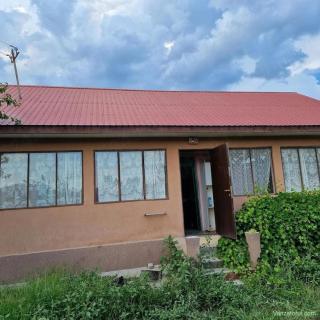 Vând casa urgent