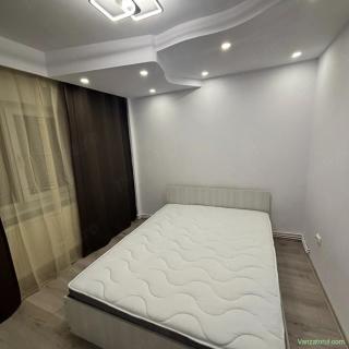 Persoană fizică, închiriez apartament cu 2 camere, pe strada Republicii