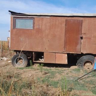 Vând Vagon Dormitor Mobil Baracă pe Roți (Tractabil Tractor)