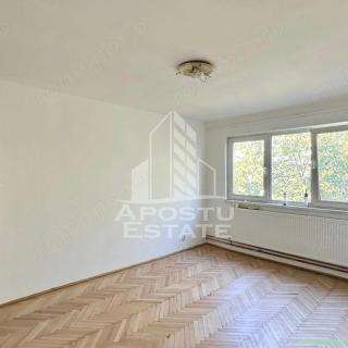 Apartament cu 3 camere si boxa, centrala proprie, Dacia