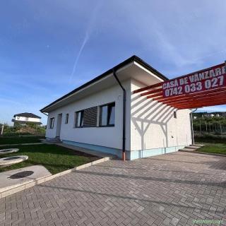 Persoana fizica vand casa Parter la intrare in comuna Chinteni(cu CF)