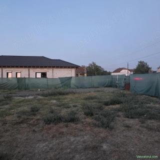 Vand teren intravilan de 1730 mp si casa intabulata la Dinias