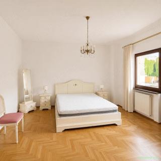 Farmec boem și liniște în inima Bucureștiului 100 m , Piața Romană