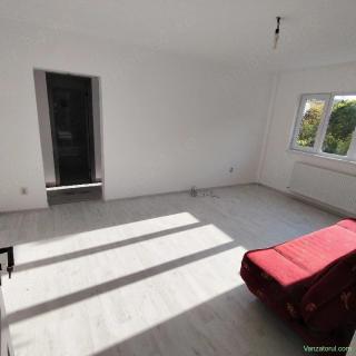 Vând apartament 2 camere, micro 16, etaj 2