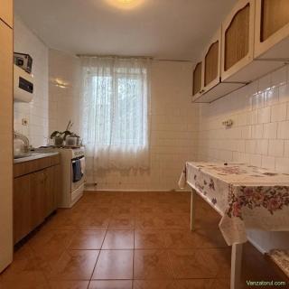 NEPTUN, 3 camere, etaj 3, semi-decomandat