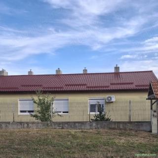 Casa cu 3 apartamente și 5.625mp teren