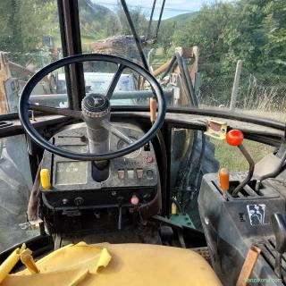 vand urgent tractorJhon Deer model 1460 cu incarcator frontal si cupa iesire separaya pentru furca