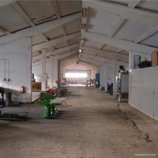 Inchiriem cladirea industrial de 2200 mp.