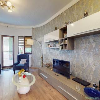 Apartament interbelic cu 3 camere, 124 mp, vis-à-vis de