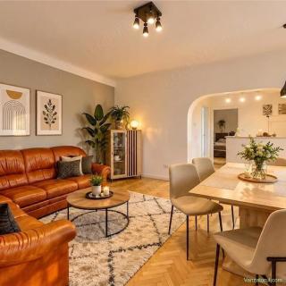 Prima inchiriere!Apartament cu farmec istoric si confort modern, 2 bai, Centrul Istoric, Brasov