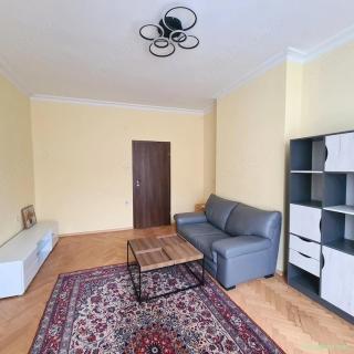 Apartament cu 2 camere de închiriat în Titan