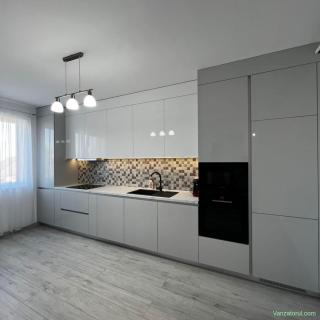 De închiriat Apartament modern, 3 camere, 95 mp, dispus pe 2 niveluri