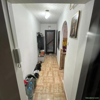 Vand apartament 3 camere zona garii, Salonta