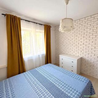 Apartament cu 2 camere decomandate in zona Nicolina.