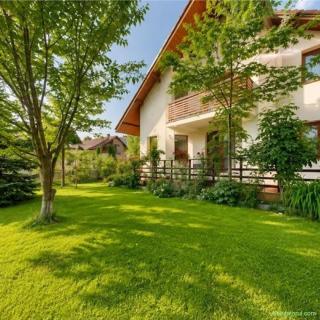 PROPRIETAR,vand vila 6 camere in Brasov,doua nivele situata langa Coresi,str Axente Banciu