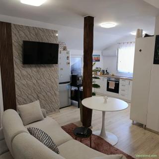 Apartament mobilat, 81mp, et. mansardat, Zorilor