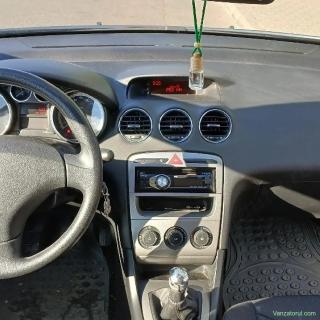 Peugeot 308 proprietar 62000km , motor 1,4 benzina