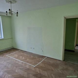 Vand apartament 3 camere, etaj 3, zona Orion