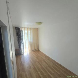 Vand apartament 3 camere