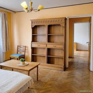 Garii - Aleea Petuniei, apartament 2 camere de renovat.