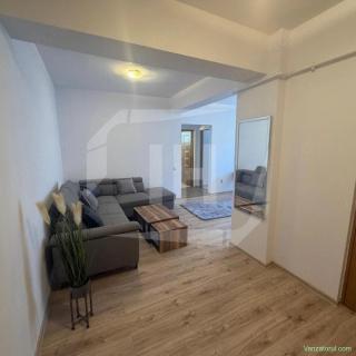 Apartament 3 camere, etaj intermediar, parcare, zona Oașului