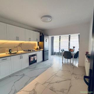 Apartament 3 camere 100mp