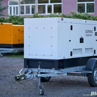 Inchirieri generatoare mobile trifazate 16kw/20kw/40kw/60kw/90kw/150kw