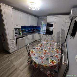 Apartament renovat 3 camere, decomandat, 2 bai, etajul 2, Kiriac
