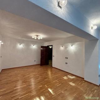 Apartament 3 camere et 1 Calea lui Traian zona Lahovari