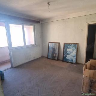 Apartament cu 2 camere, 58 mp utili, Intim, Reșița! Apartamentul necesită renovare!