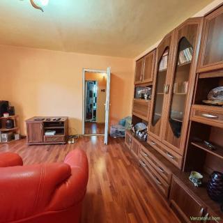 Apartament cu 2 camere , etajul 2 ,Lipovei , între Biserică și Sever Bocu