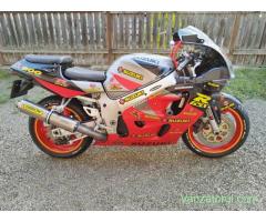 SUZUKI GSXR 600 SRAD ! variante MOTO / AUTO