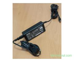 Vand Alimentator TOSHIBA Model ADP-60RH 15V  4A 60W