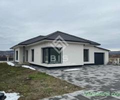 Casă parter – 166 mp construiți – teren 636 mp