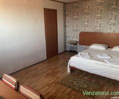 In Giroc,In Centru,3-4 km de Timisoara,merita vazuta,Bucatarie Separata,180 E