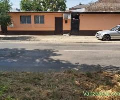 Vand casa cu spatiu comecial in Alexandria