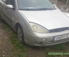 Vând pentru piese