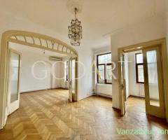 Apartament in vila interbelica | singur pe etaj
