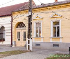Vand casa ultracentral in Pecica
