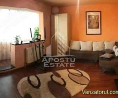 Apartament cu 3 camere, centrala proprie, zona Cetatii