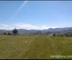 Vand teren in zona de munte