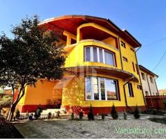 Casa de vanzare ,SUNT PROPIETARUL 7 camere intr o zona foarte linistita