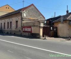 Vand casa , situata central , str. T.Popovici nr.2